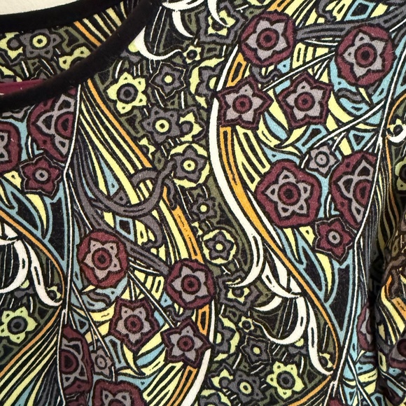 Soft stretch scoop neck multi-color top - Picture 2 of 4